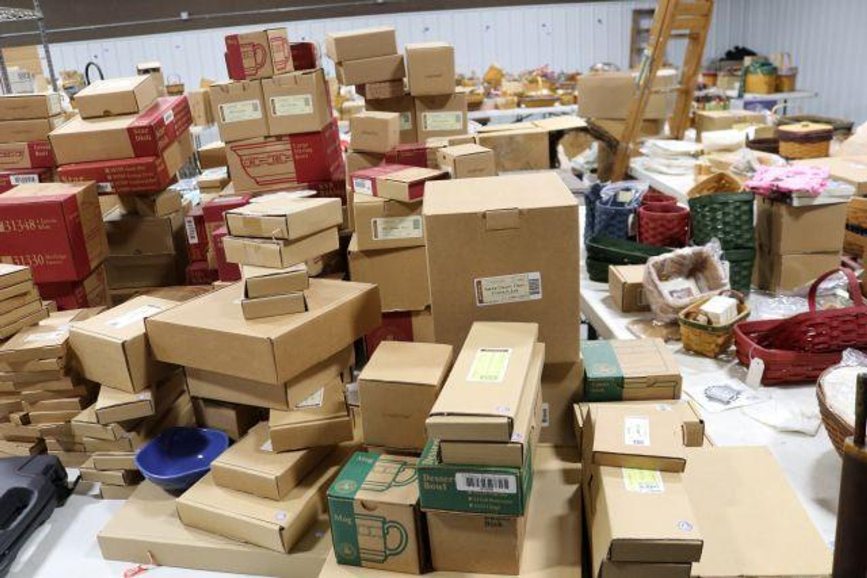 Image for LARGE LONGABERGER BASKET & POTTERY COLLECTION