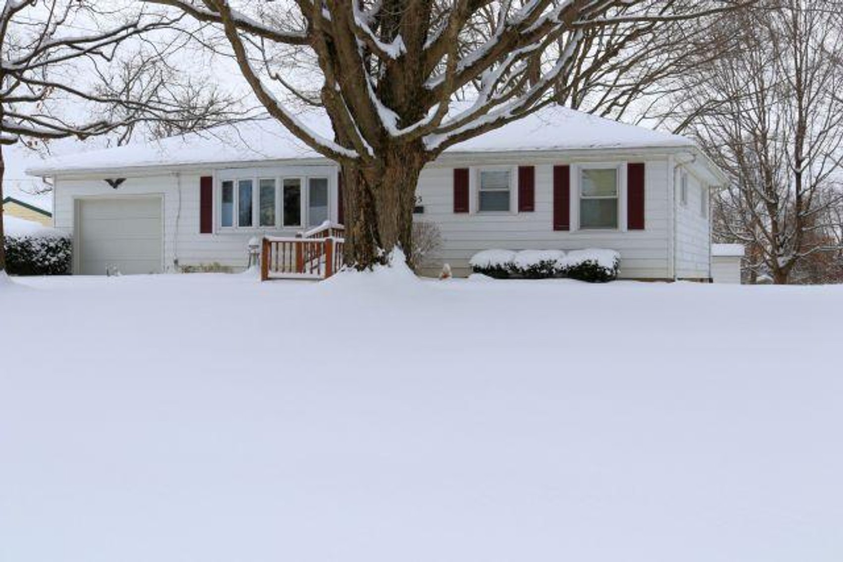 Image for 105 MILLER AVE.- ABSOLUTE AUCTION