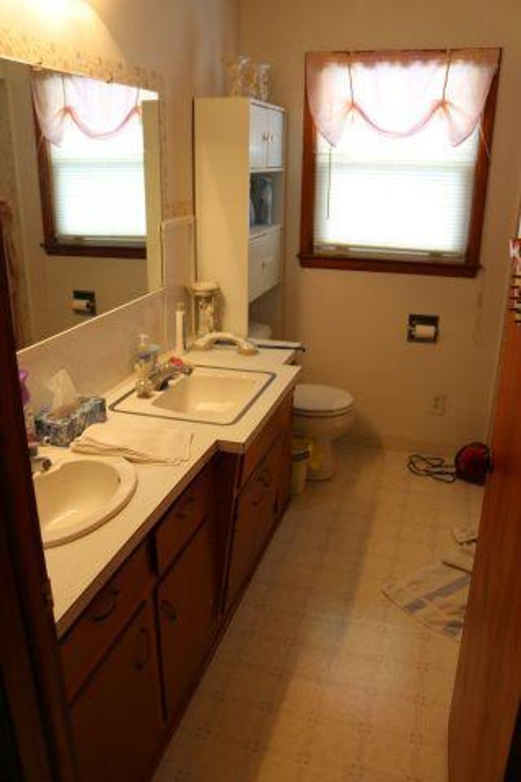 Image for 105 MILLER AVE.- ABSOLUTE AUCTION