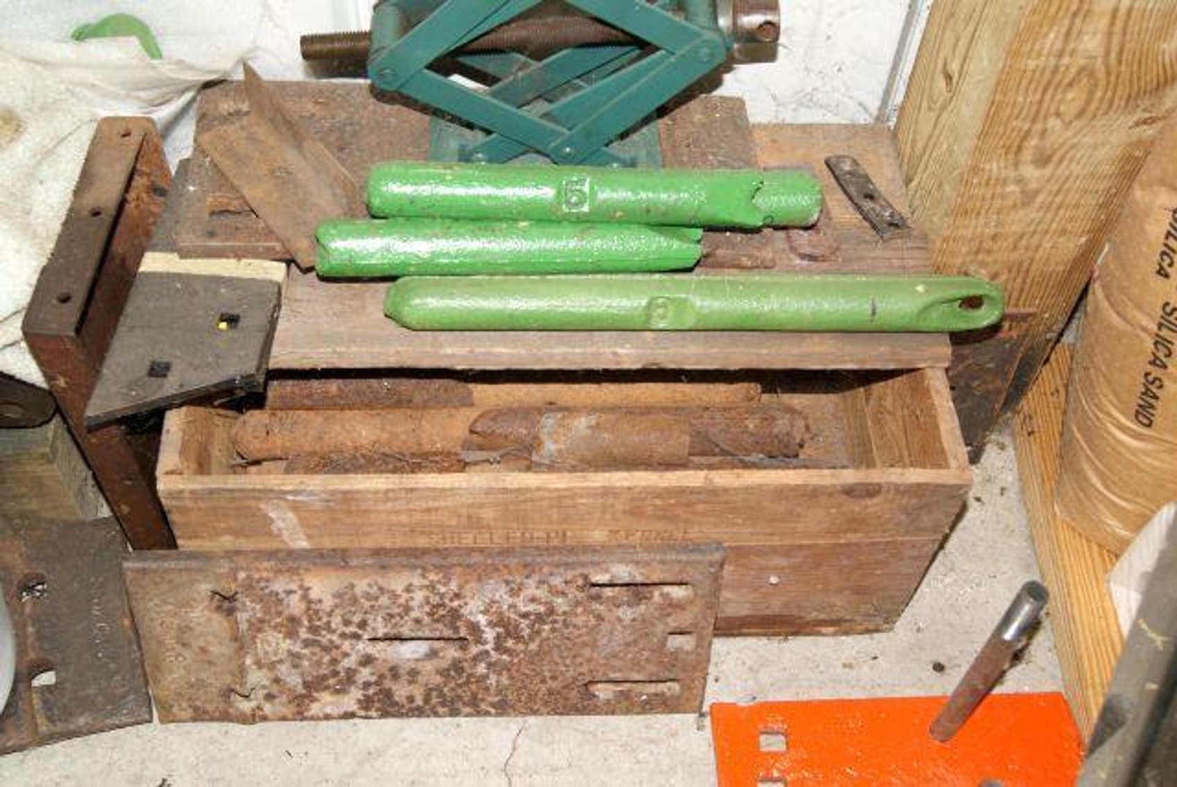 Image for ANTIQUE TRACTORS-TRUCK-MONACO 500