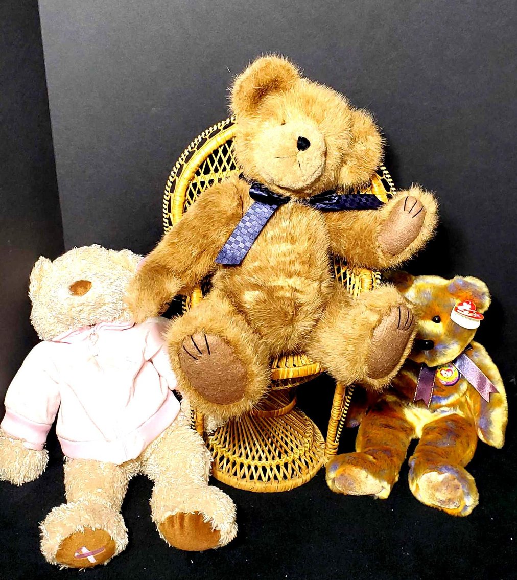 Image for # 2 Large Online Downsizing Auction for Helen Noel