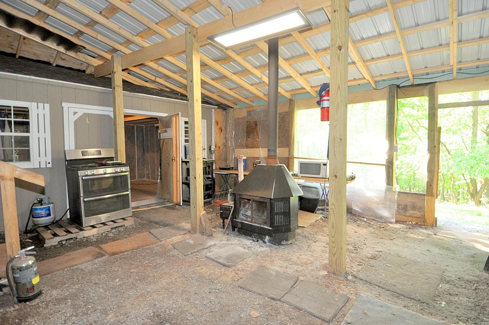 Image for Online Only Reserve Auction!  Land/Camper/Ford Windstar!