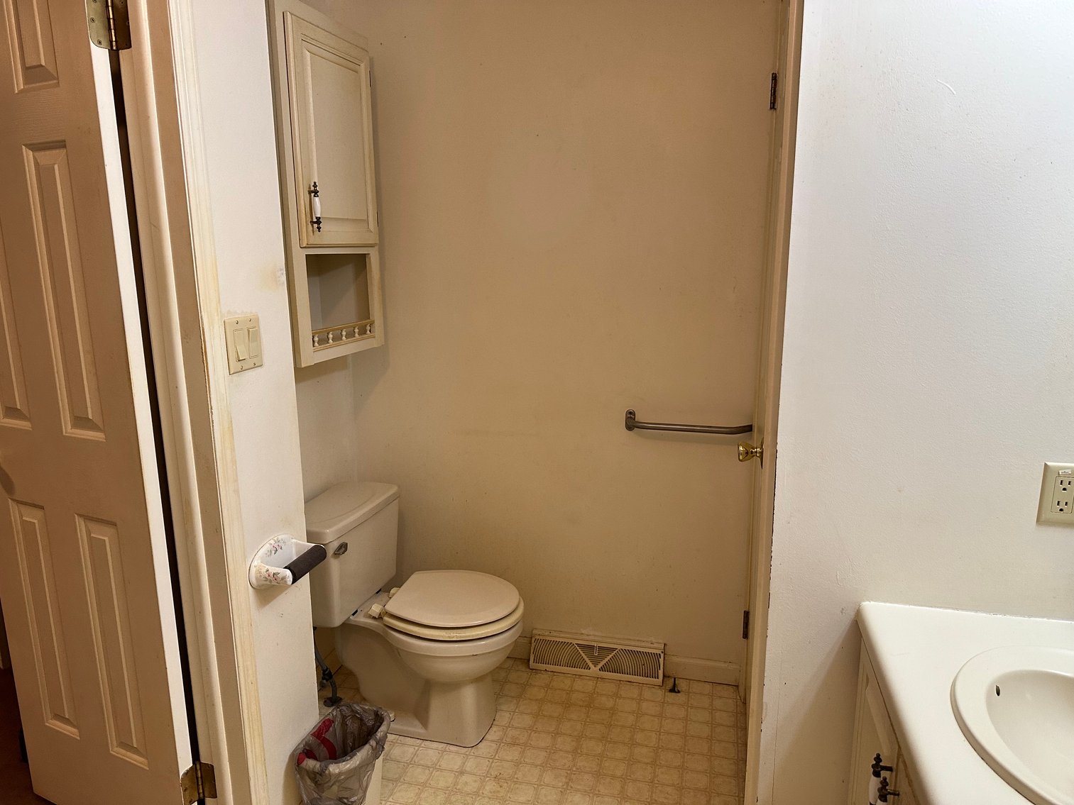 Troutman Home with 2+/- Acres and Multiple Out Buildings Auction