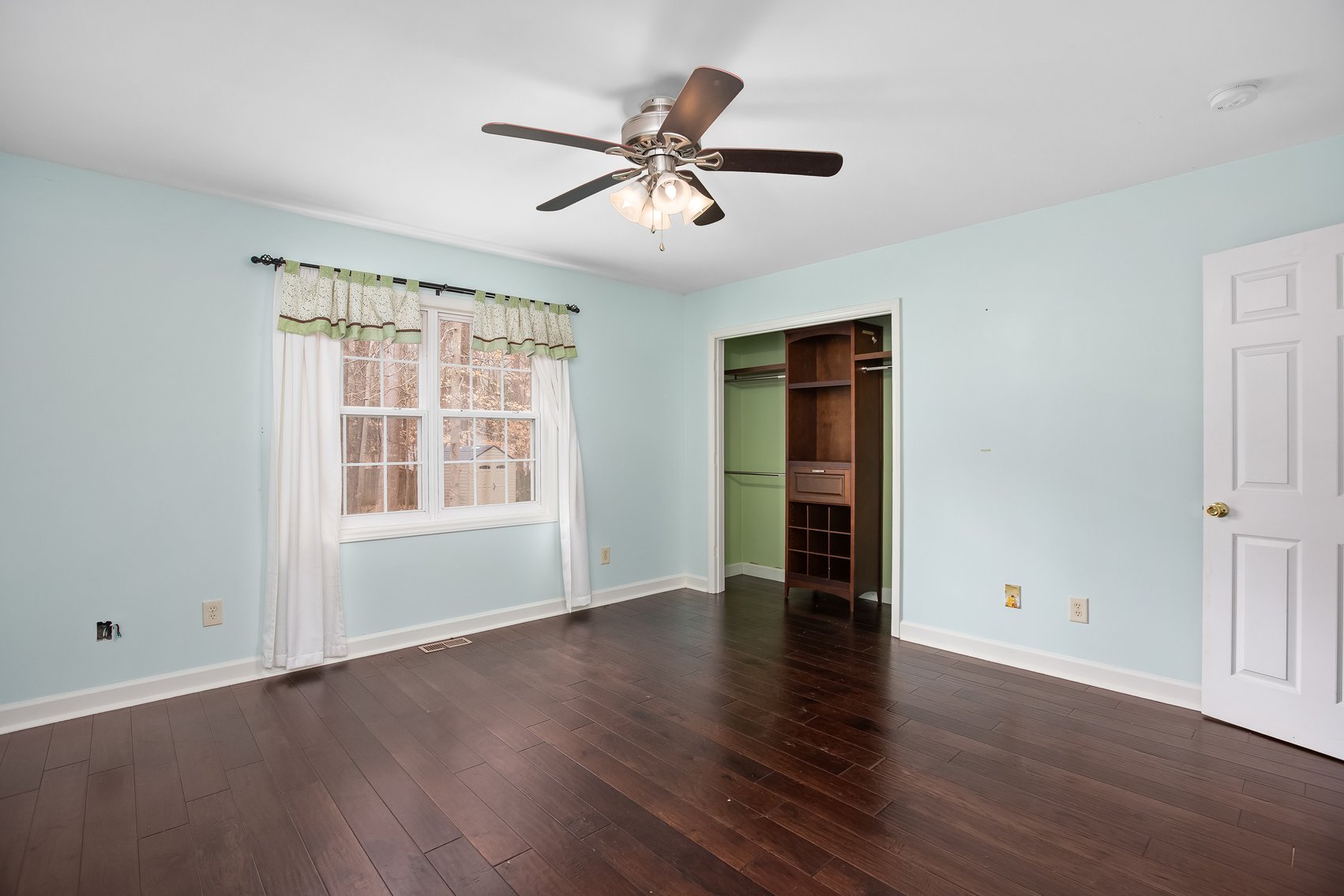 Charming Pleasant Garden Home on Spacious Lot with Large Shop