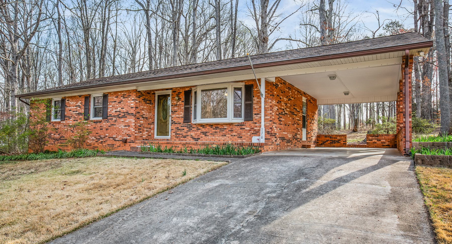 Advance Brick Rancher Auction