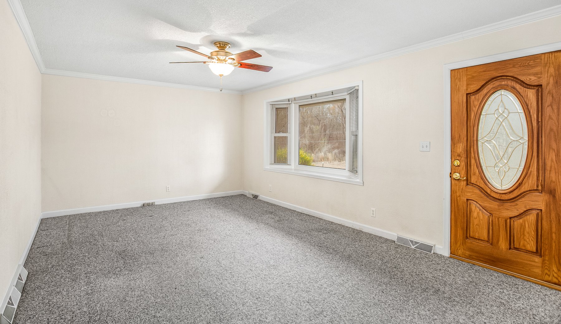 Advance Brick Rancher Auction