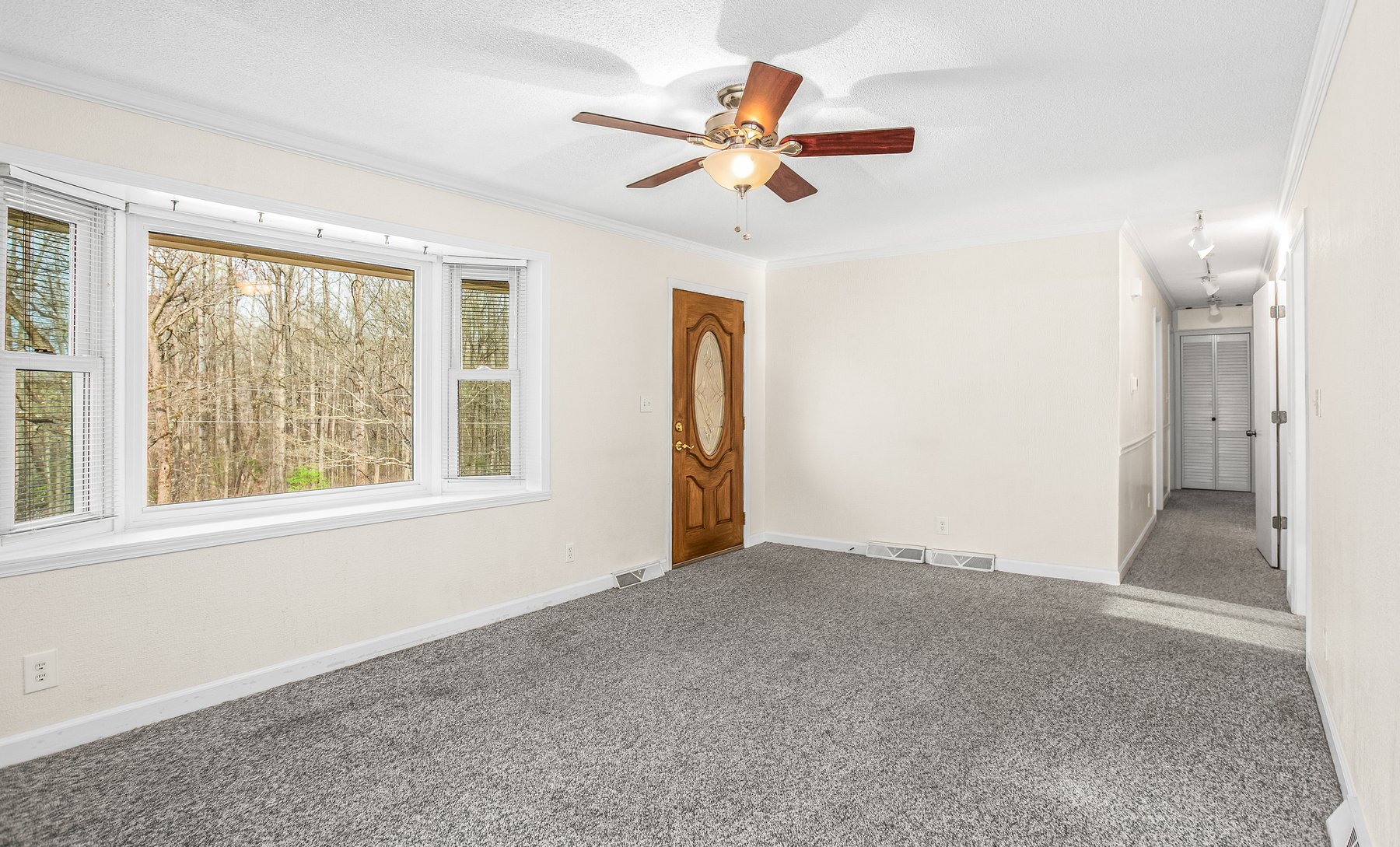 Advance Brick Rancher Auction