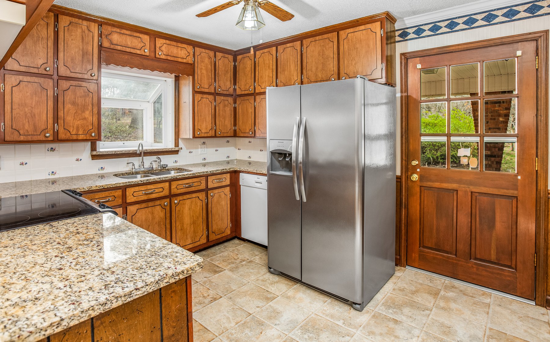 Advance Brick Rancher Auction