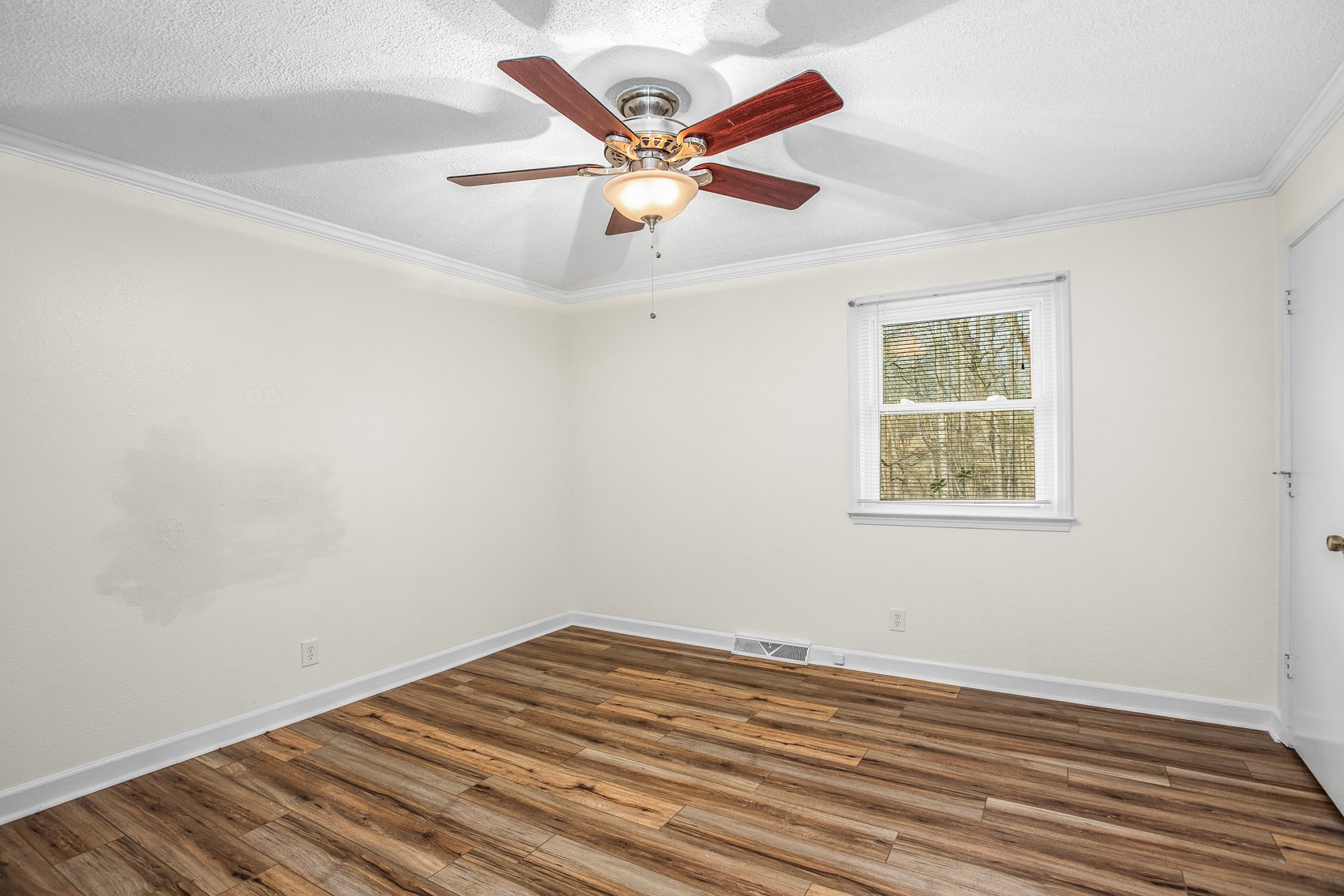 Advance Brick Rancher Auction