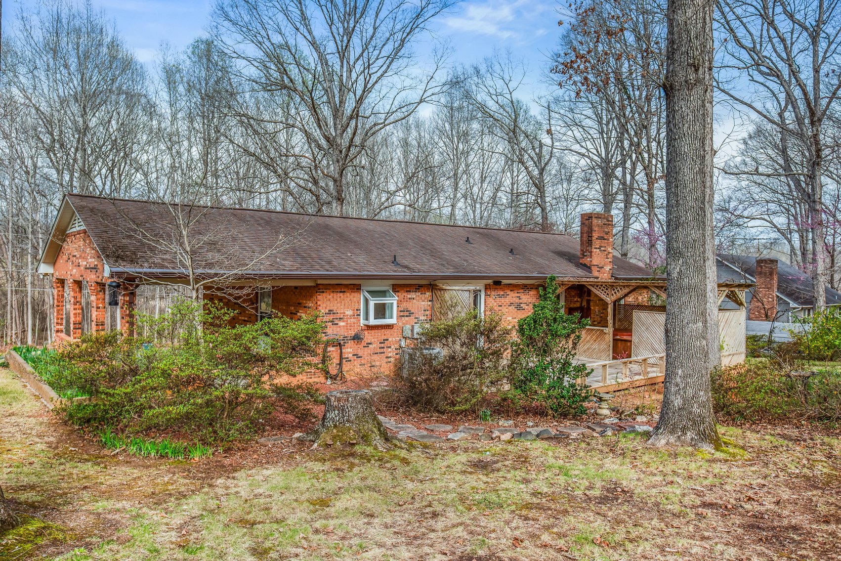 Advance Brick Rancher Auction