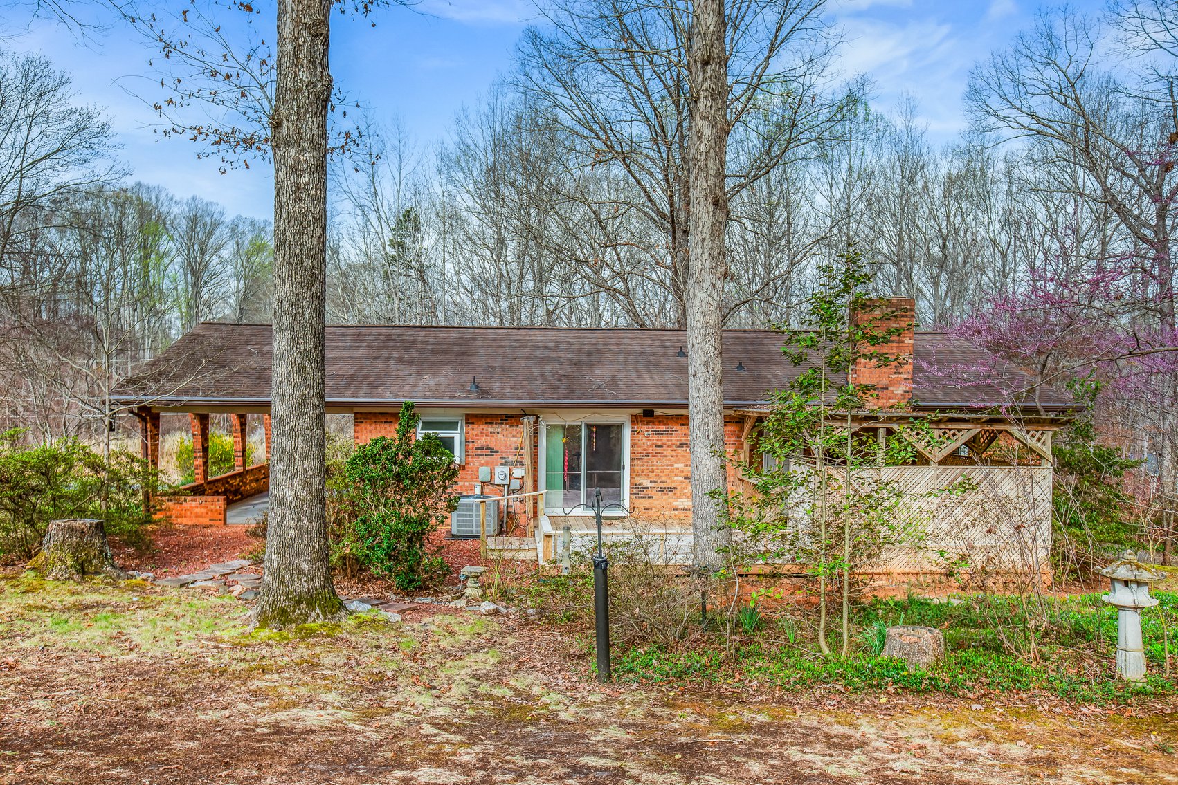 Advance Brick Rancher Auction