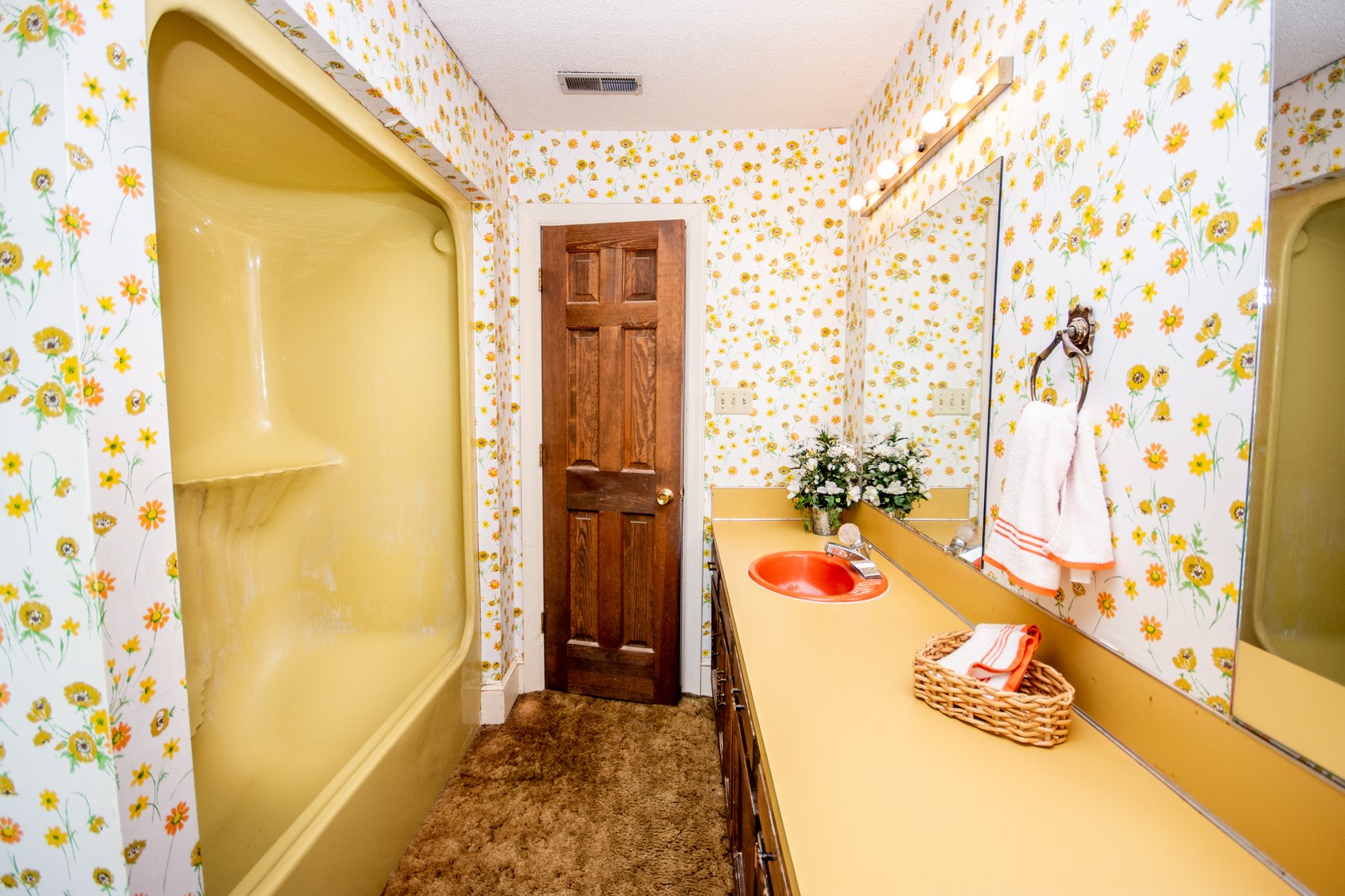 Large 5 Bedroom Home in Rural Setting