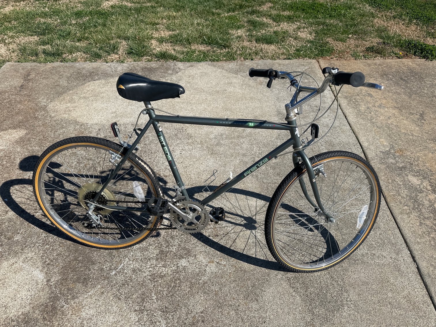 Vintage Finds & Collector's Treasures Auction