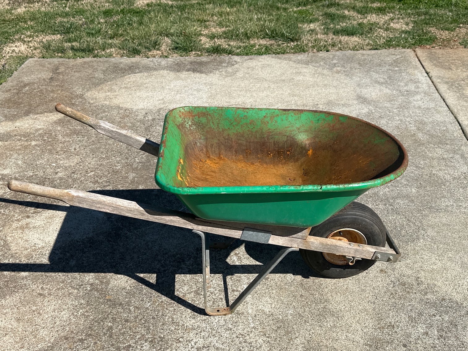 Vintage Finds & Collector's Treasures Auction