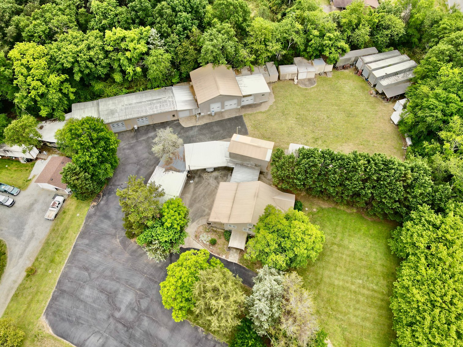 3 Homes + 5 Shops = 1 Special Auction with Endless Possibilities!