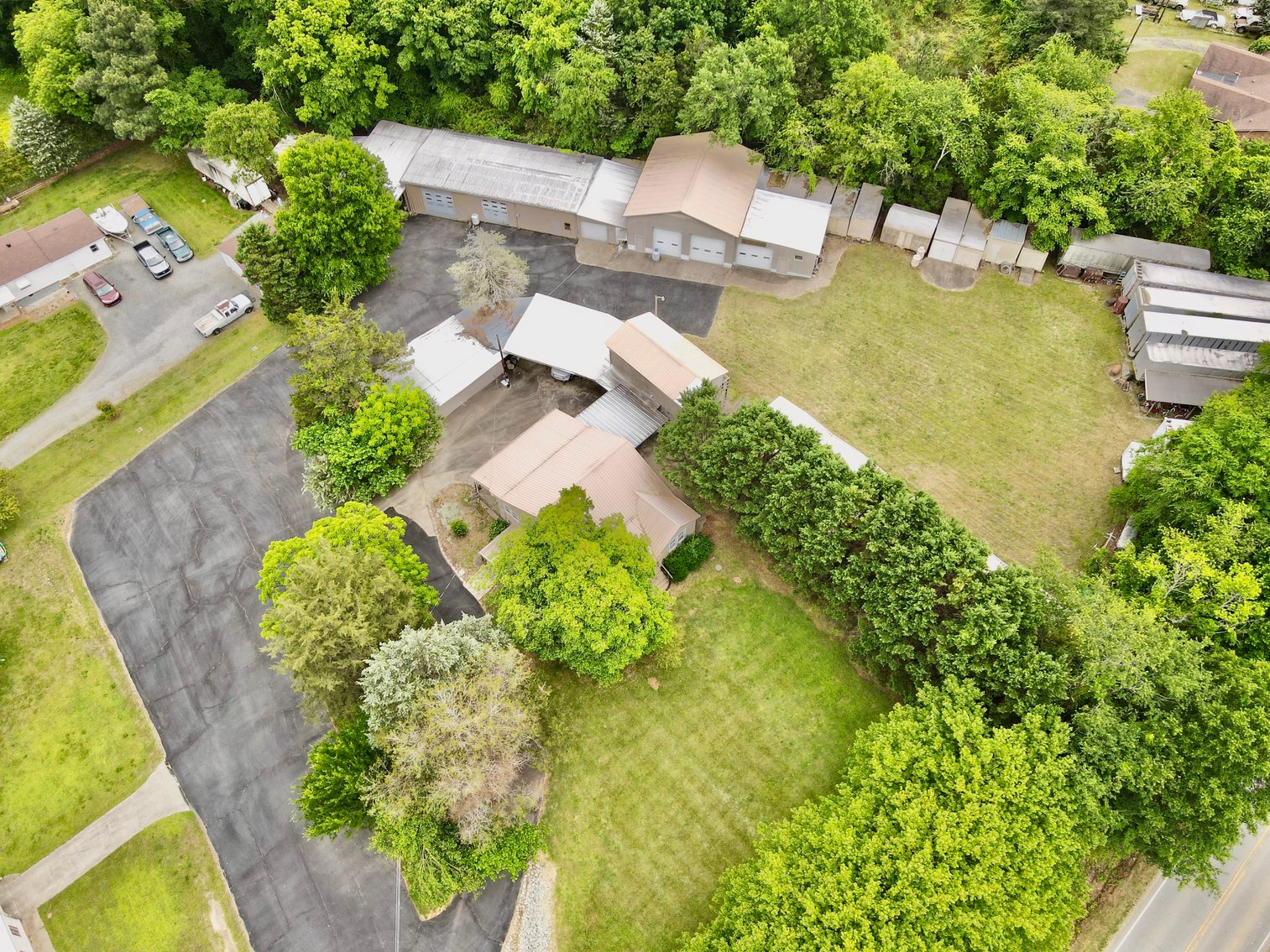 3 Homes + 5 Shops = 1 Special Auction with Endless Possibilities!