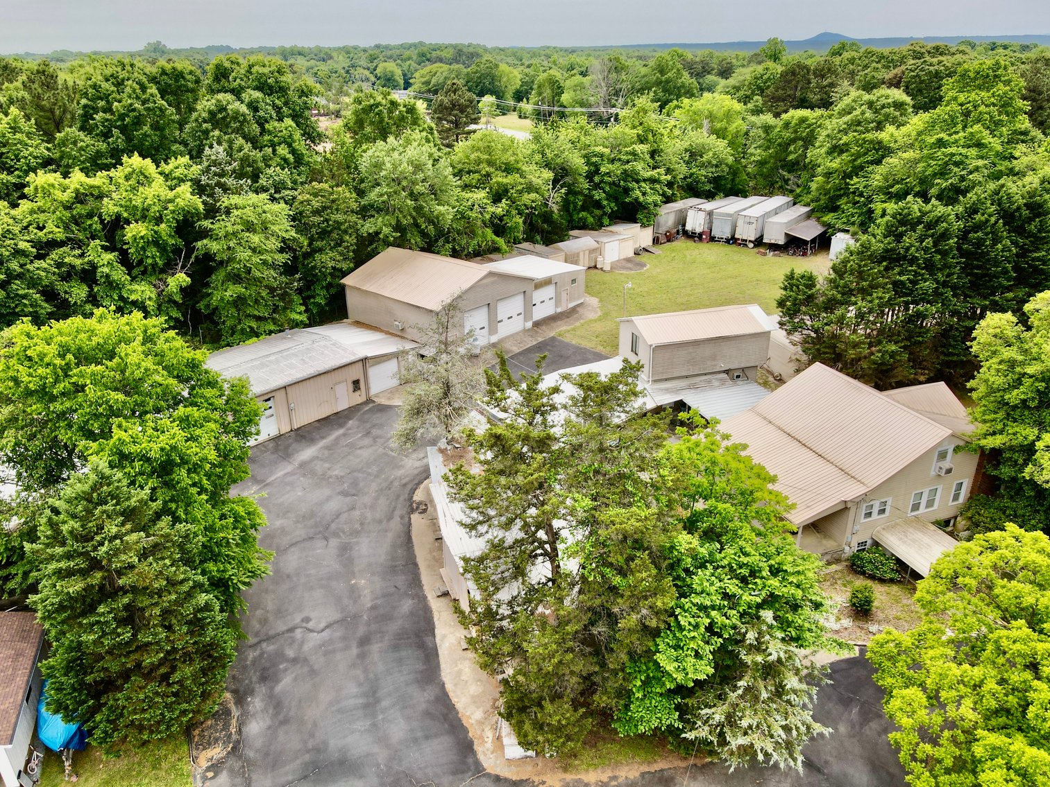 3 Homes + 5 Shops = 1 Special Auction with Endless Possibilities!