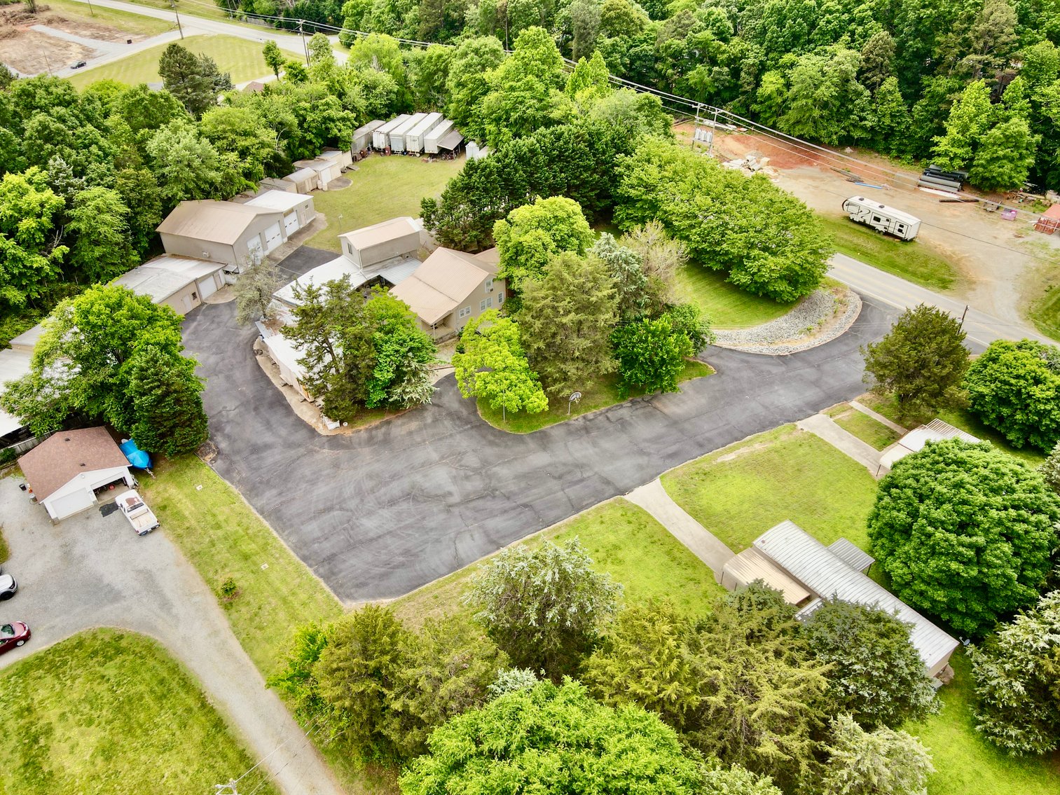 3 Homes + 5 Shops = 1 Special Auction with Endless Possibilities!