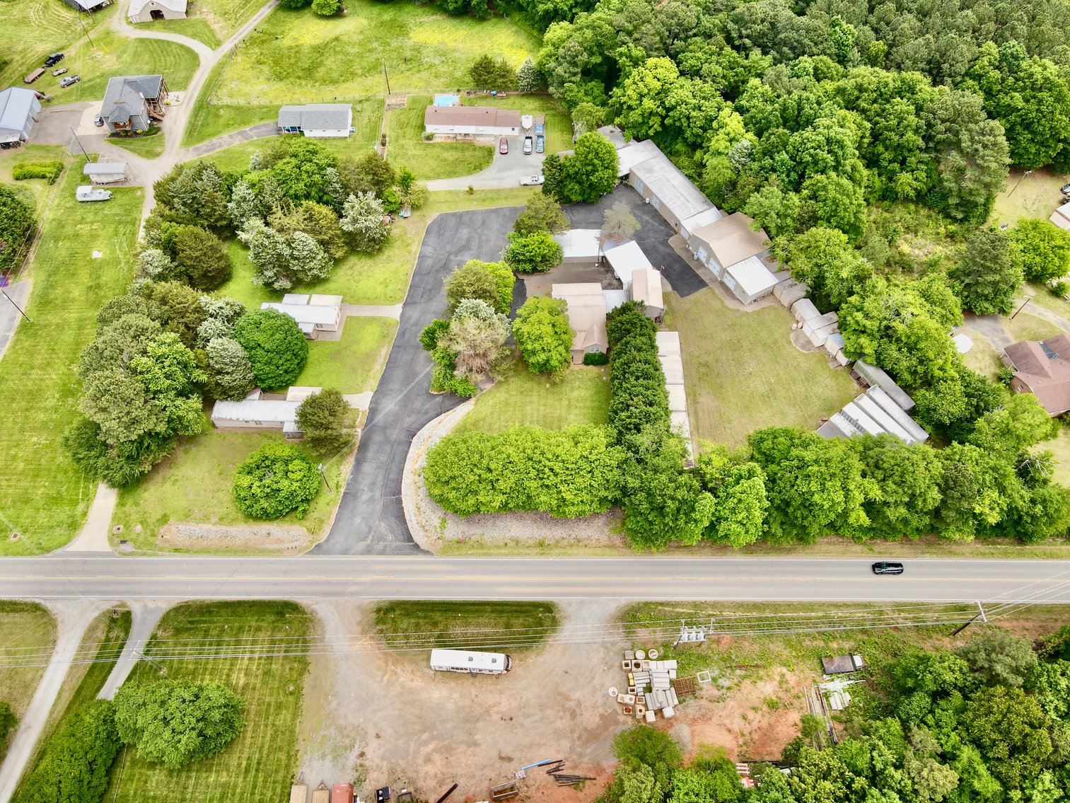 3 Homes + 5 Shops = 1 Special Auction with Endless Possibilities!