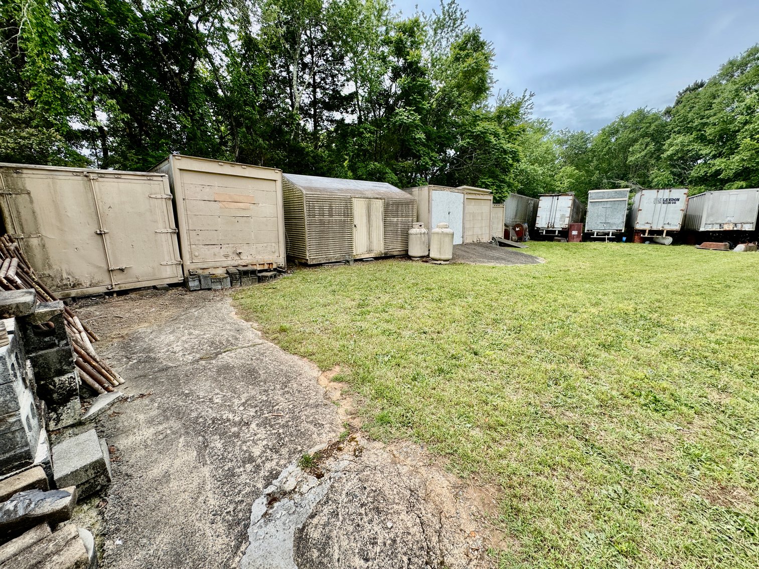 3 Homes + 5 Shops = 1 Special Auction with Endless Possibilities!