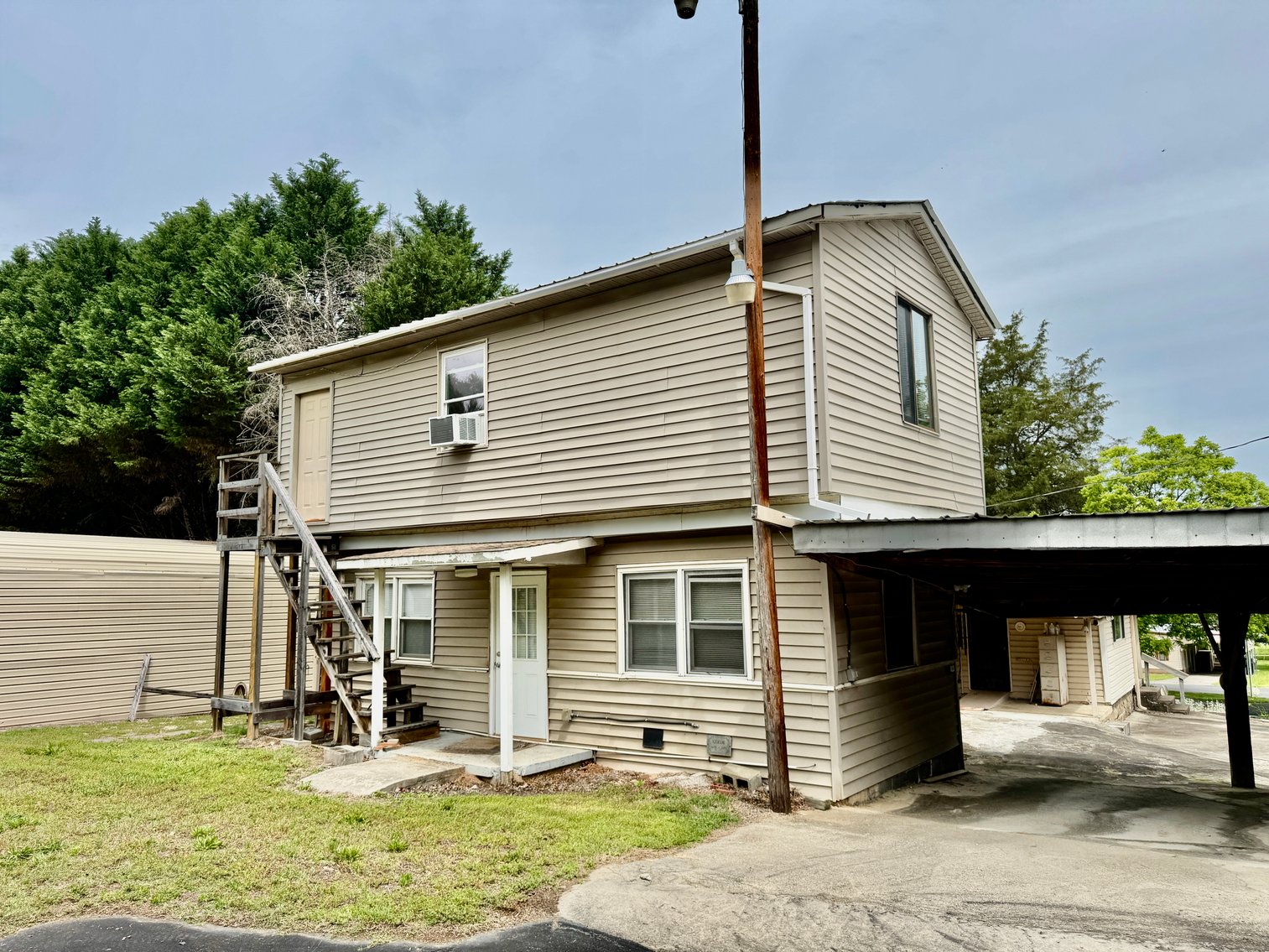 3 Homes + 5 Shops = 1 Special Auction with Endless Possibilities!