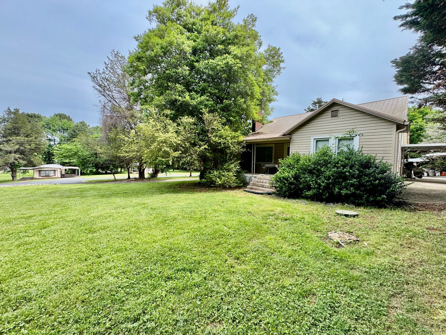 3 Homes + 5 Shops = 1 Special Auction with Endless Possibilities!