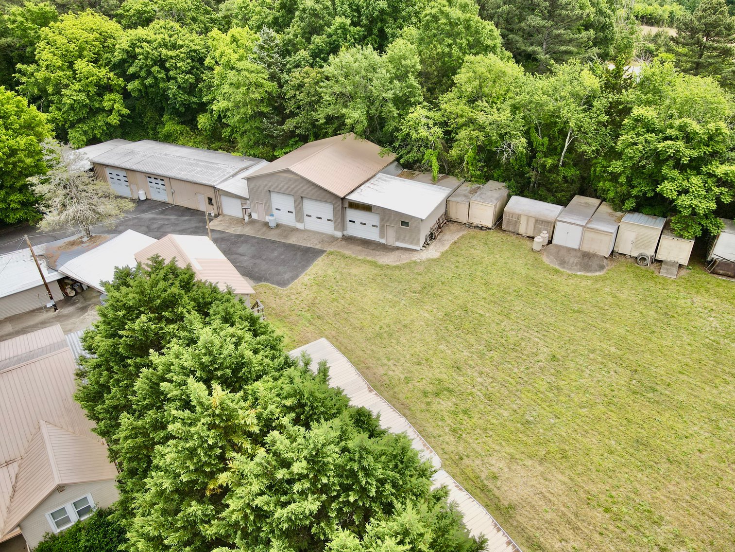 3 Homes + 5 Shops = 1 Special Auction with Endless Possibilities!