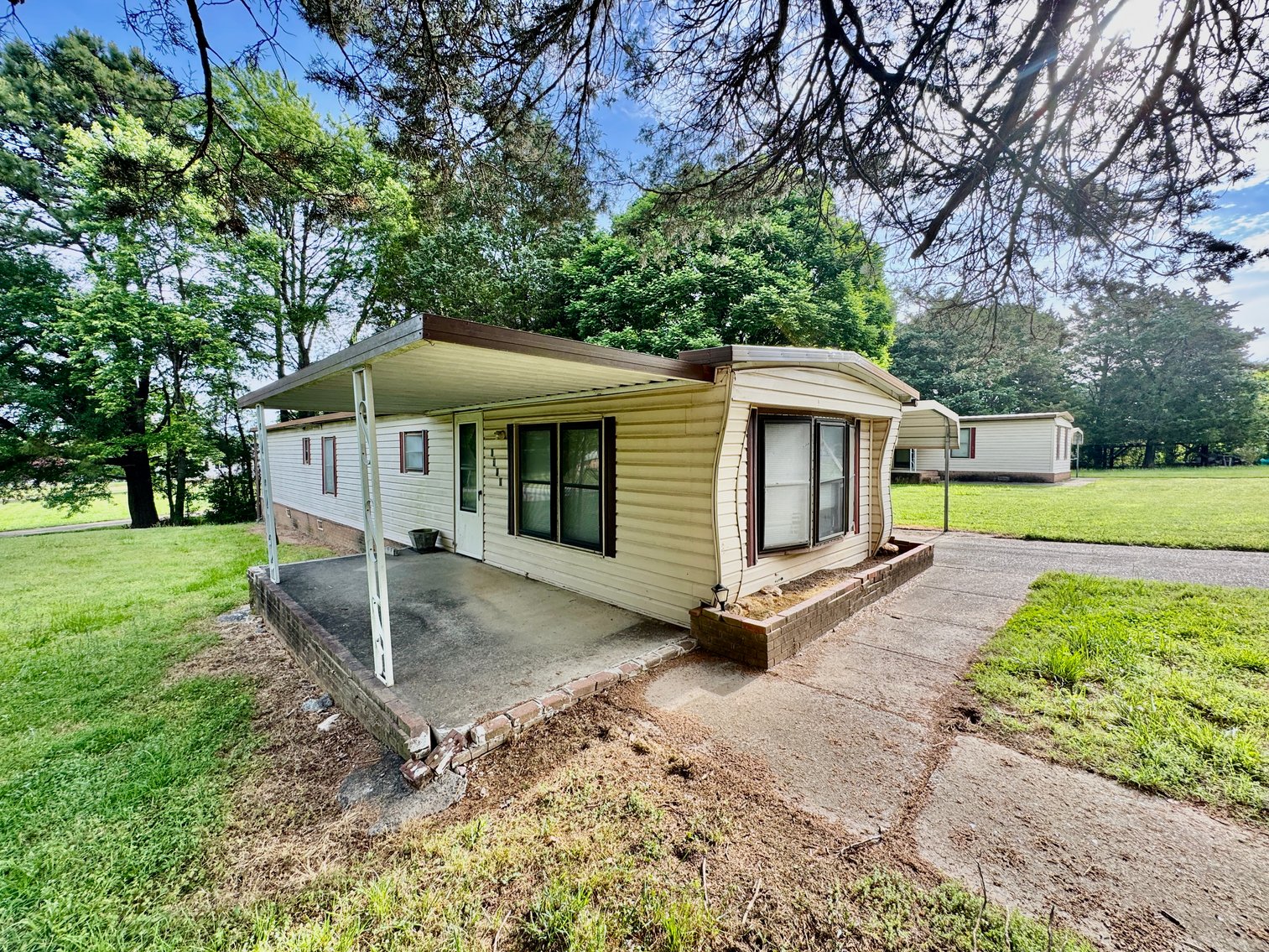 3 Homes + 5 Shops = 1 Special Auction with Endless Possibilities!