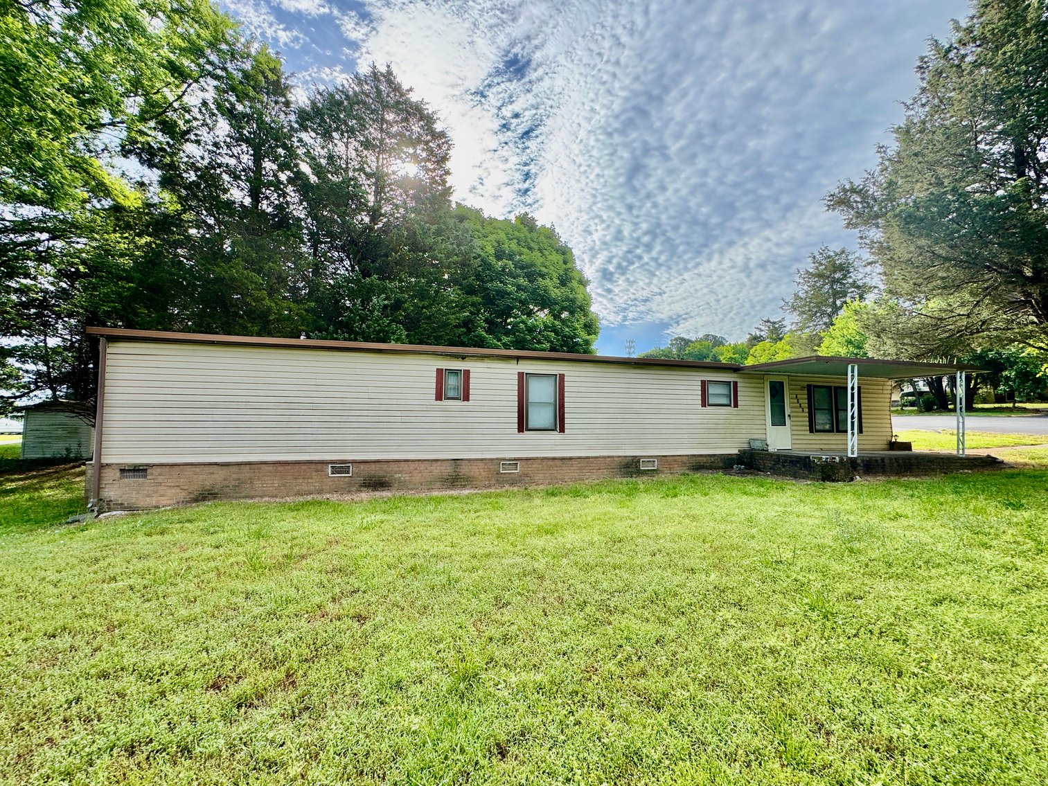 3 Homes + 5 Shops = 1 Special Auction with Endless Possibilities!