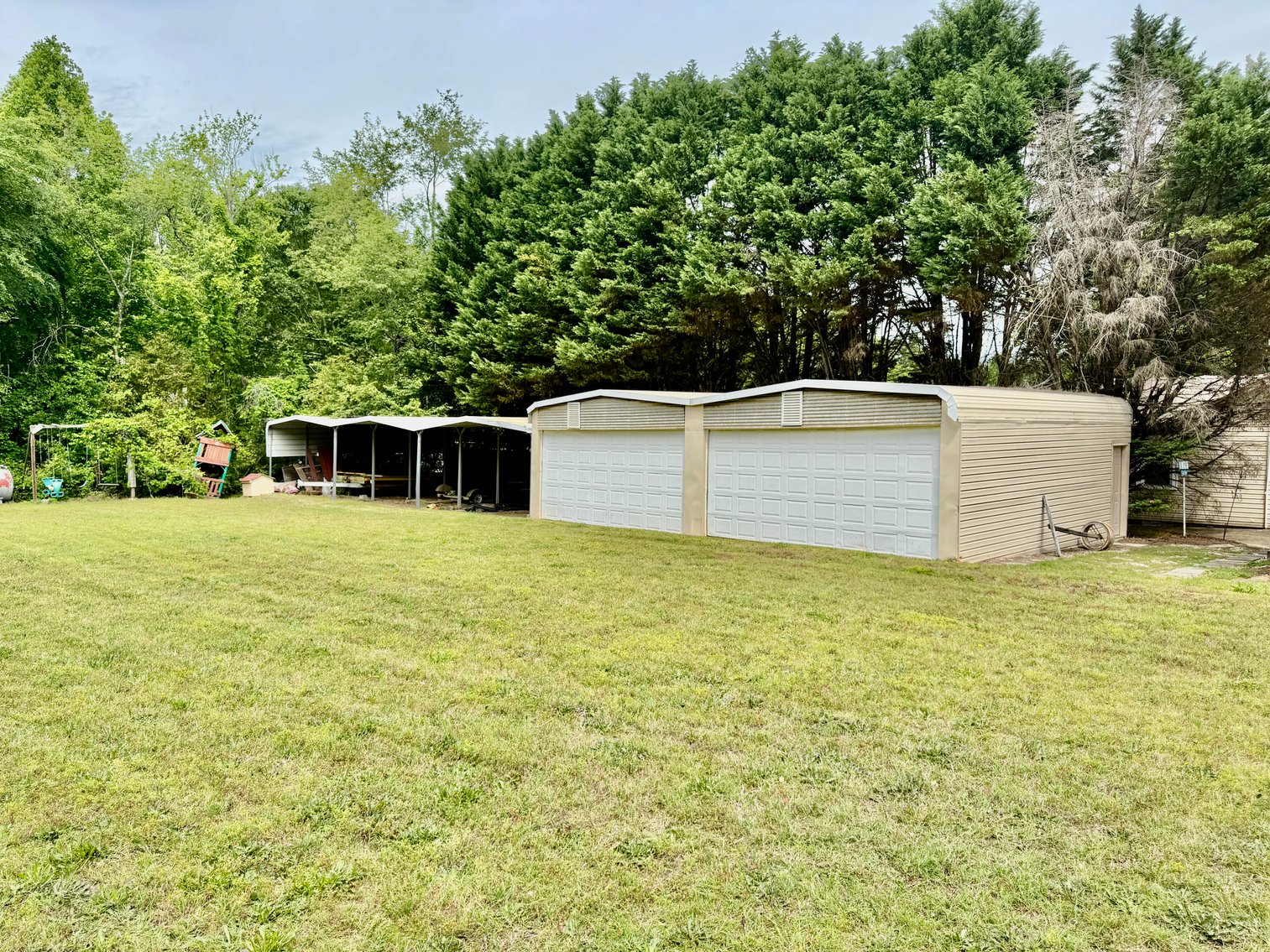 3 Homes + 5 Shops = 1 Special Auction with Endless Possibilities!