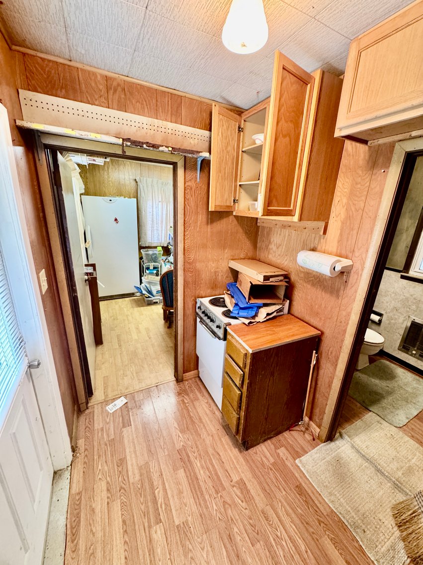 3 Homes + 5 Shops = 1 Special Auction with Endless Possibilities!