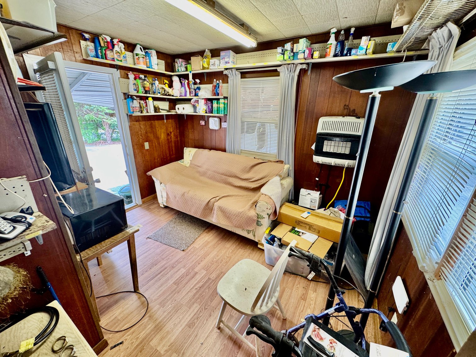 3 Homes + 5 Shops = 1 Special Auction with Endless Possibilities!