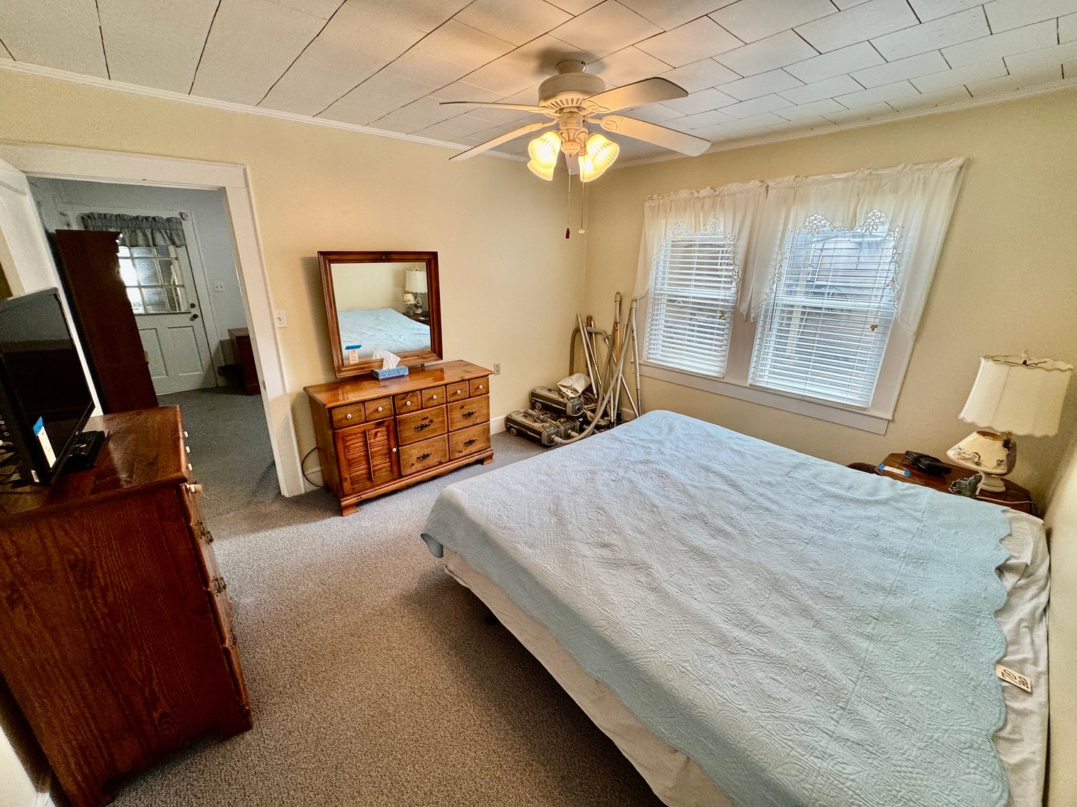 3 Homes + 5 Shops = 1 Special Auction with Endless Possibilities!