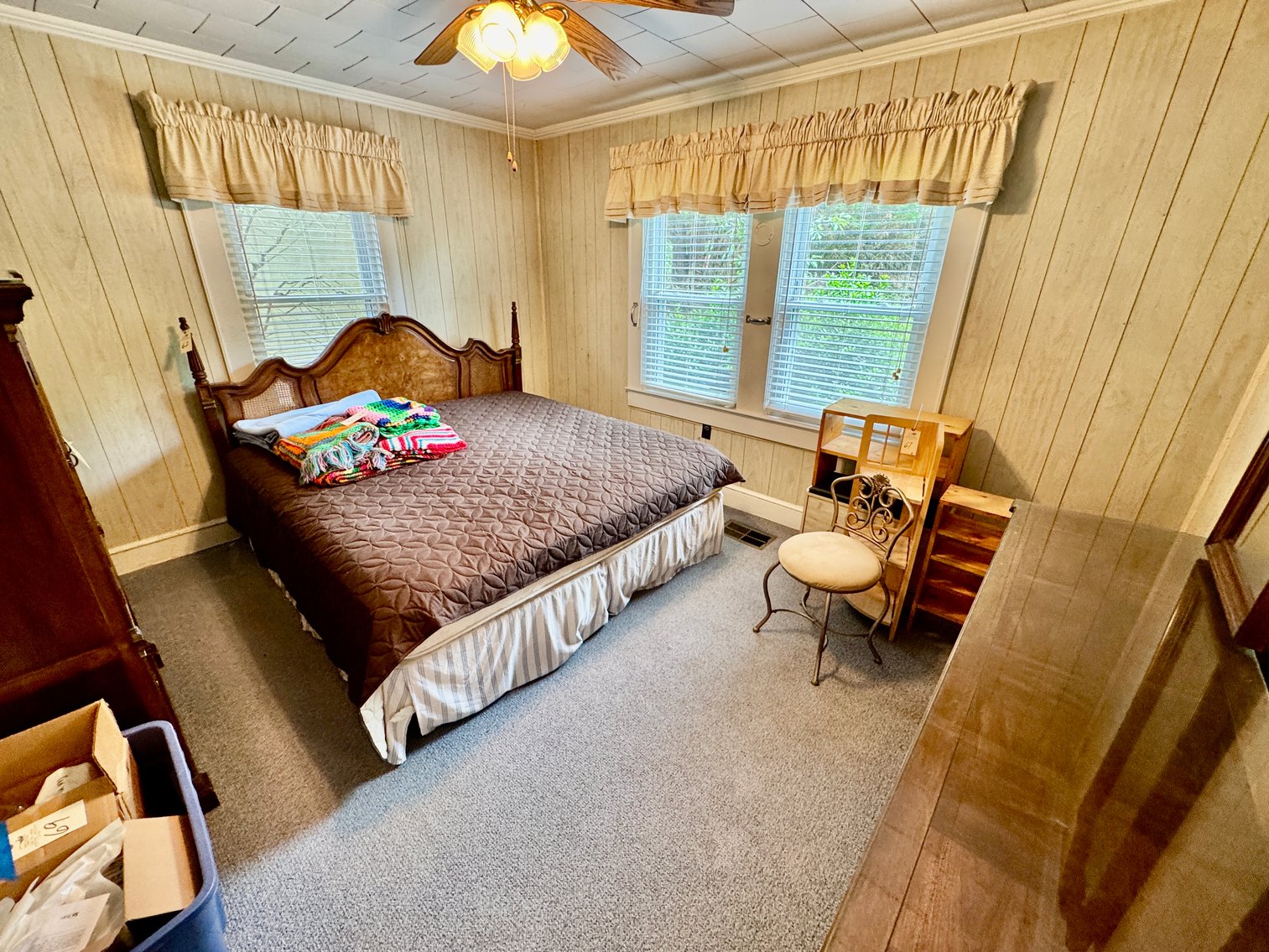 3 Homes + 5 Shops = 1 Special Auction with Endless Possibilities!