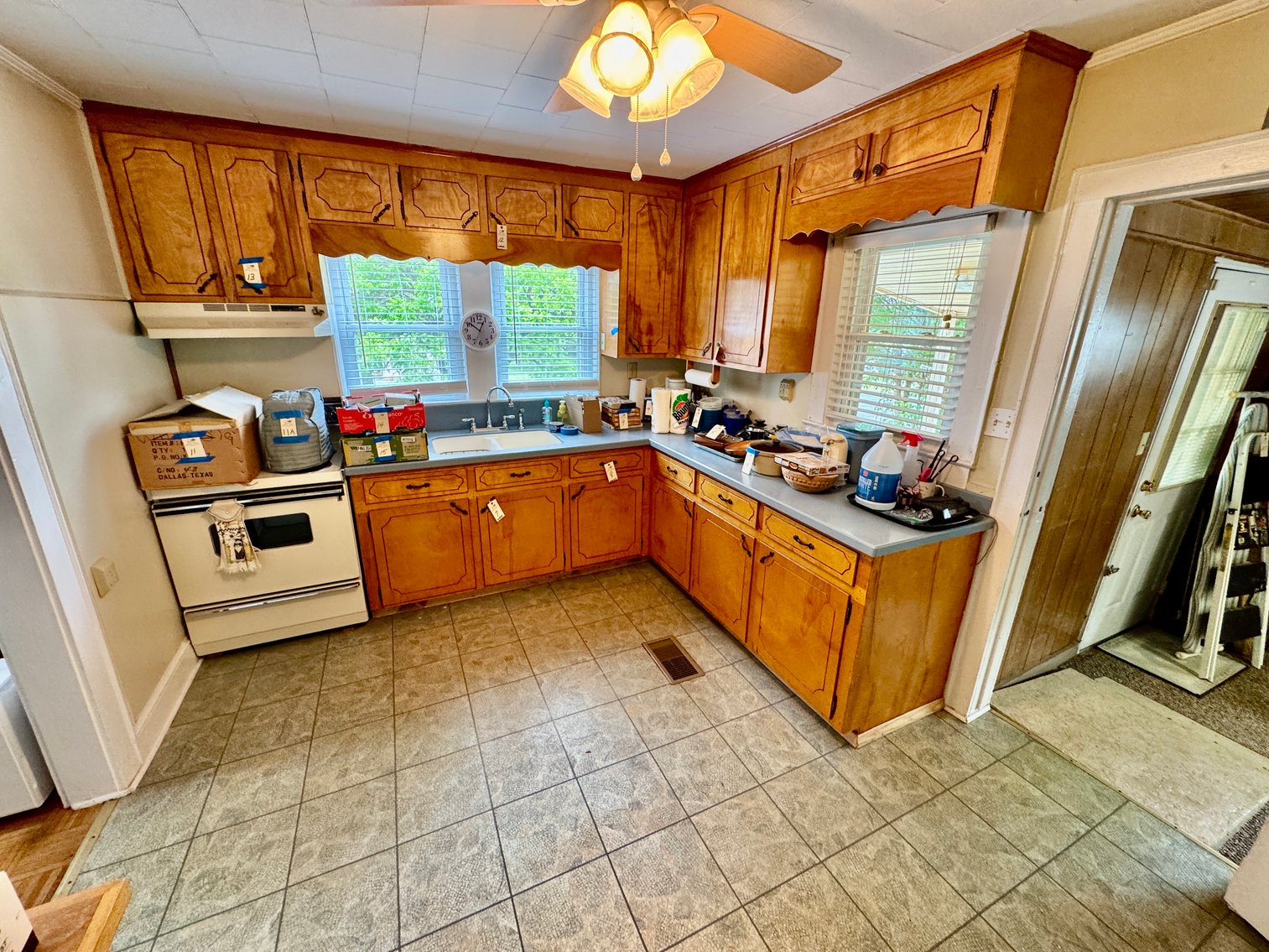 3 Homes + 5 Shops = 1 Special Auction with Endless Possibilities!