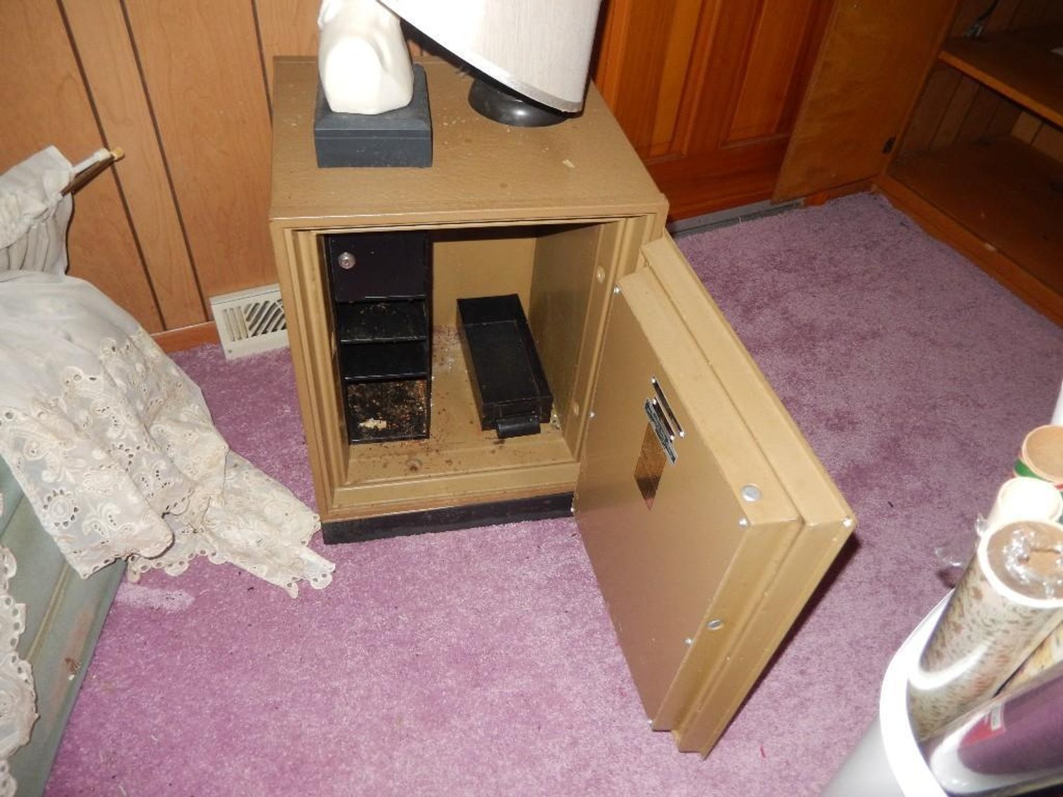 Image for Glenn & Evelyn Bertness Estate Auction