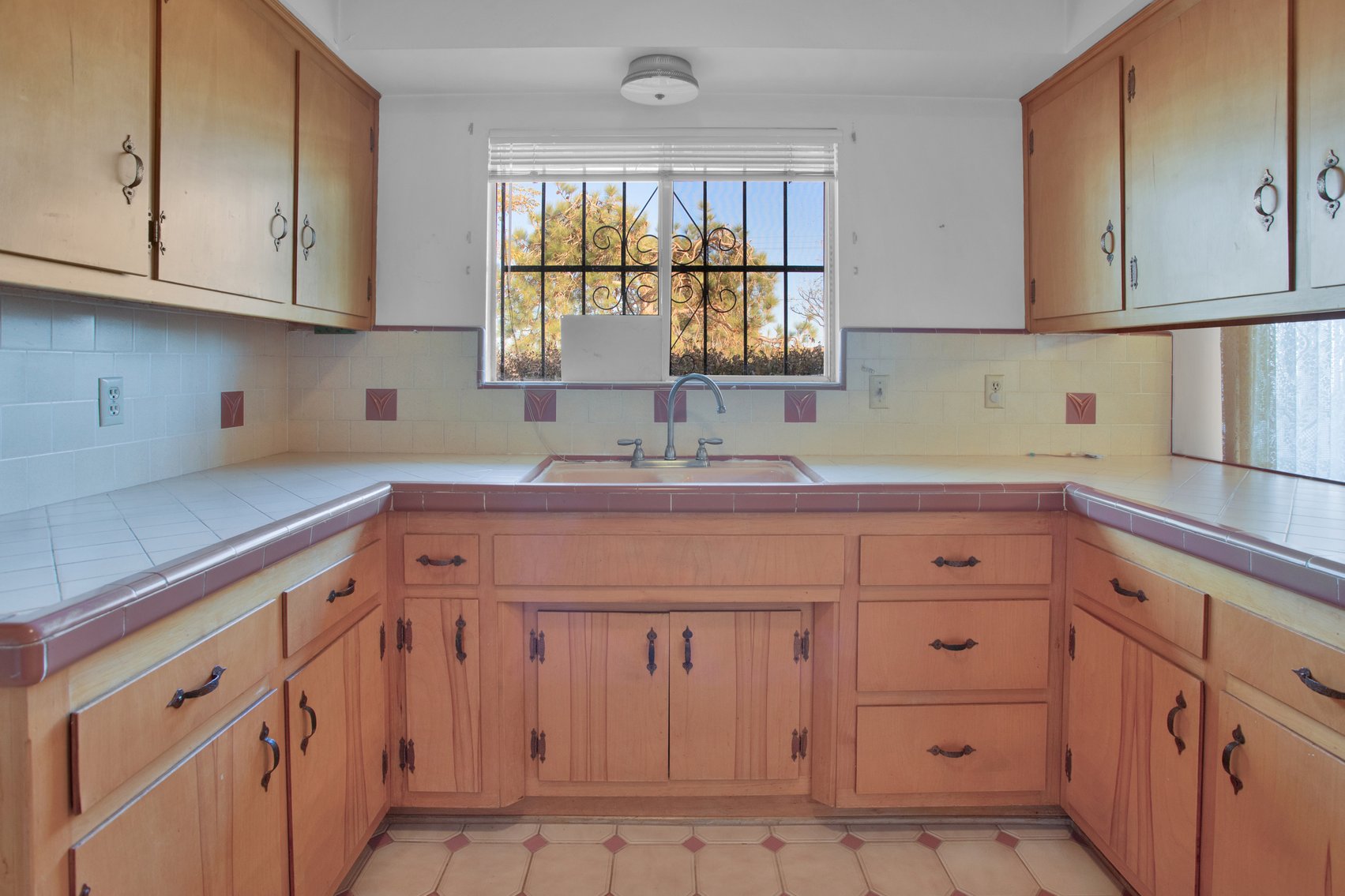 Image for Hesperia Commercial Advantage