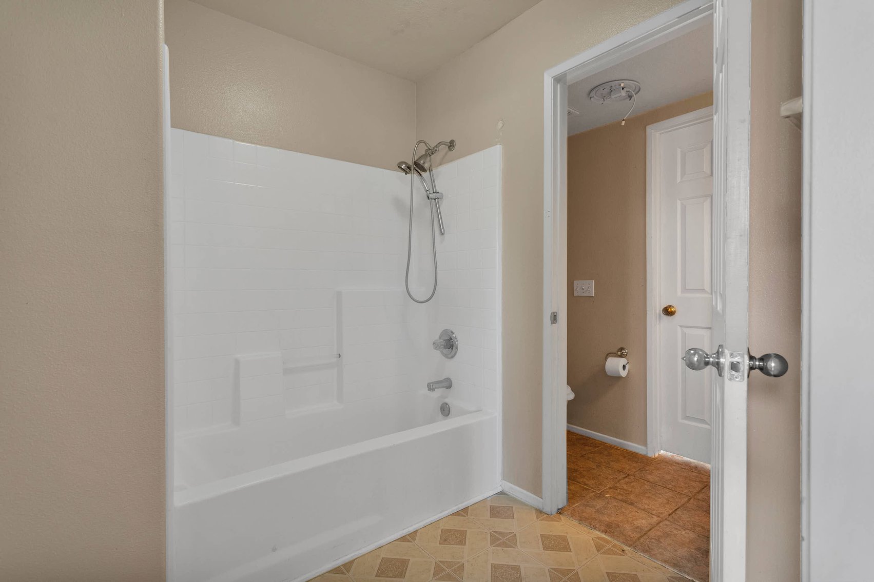 Image for Spacious 4-Bedroom Near the Park