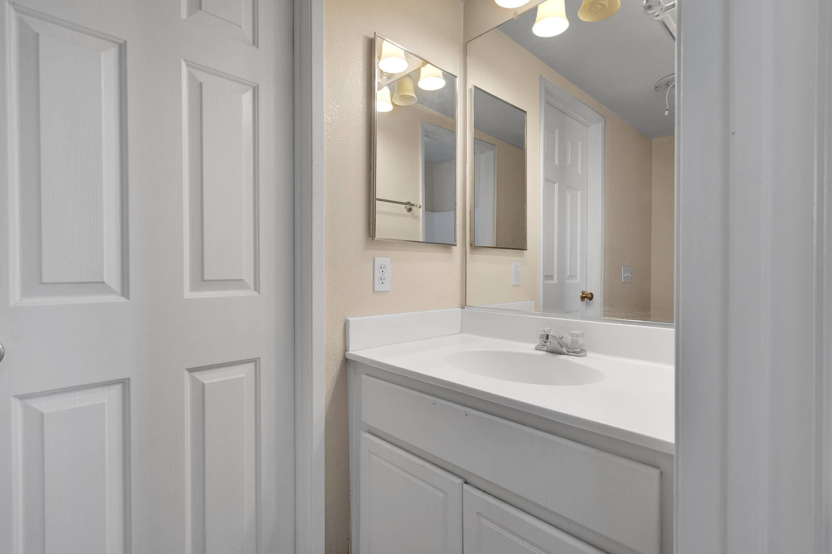 Image for Spacious 4-Bedroom Near the Park