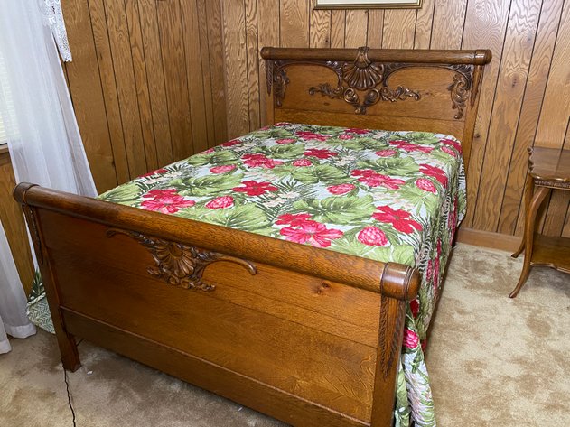 Image for Antique Oak Full-Size Bed