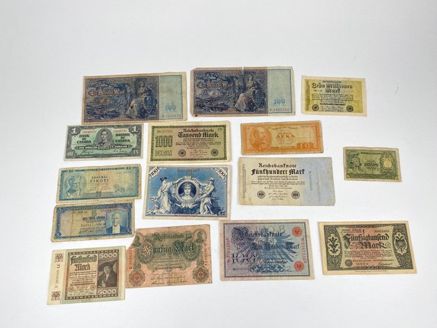 Image for (15) International Paper Currency from Various Countries and Periods