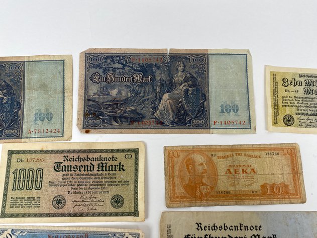 Image for (15) International Paper Currency from Various Countries and Periods