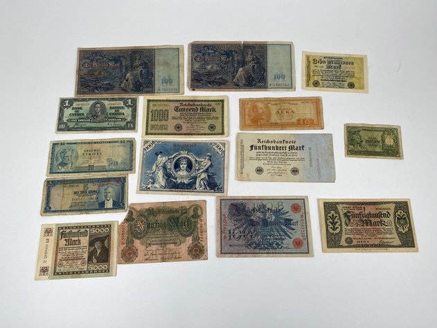 Image for (15) International Paper Currency from Various Countries and Periods