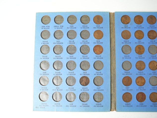 Image for (43) Lincoln Head Wheat Cents and (33) Lincoln Head Memorial Cents in Collectors' Books
