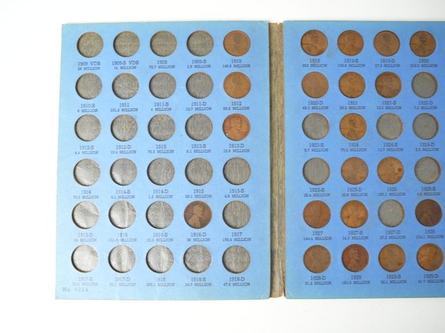Image for (43) Lincoln Head Wheat Cents and (33) Lincoln Head Memorial Cents in Collectors' Books