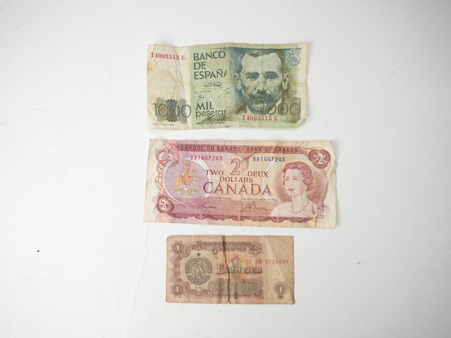 Image for (3) Vintage International Paper Currency Notes