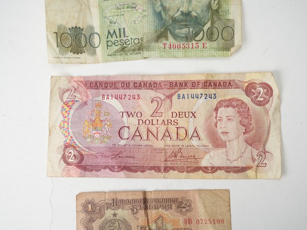 Image for (3) Vintage International Paper Currency Notes