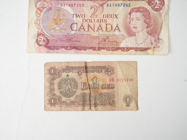 Image for (3) Vintage International Paper Currency Notes