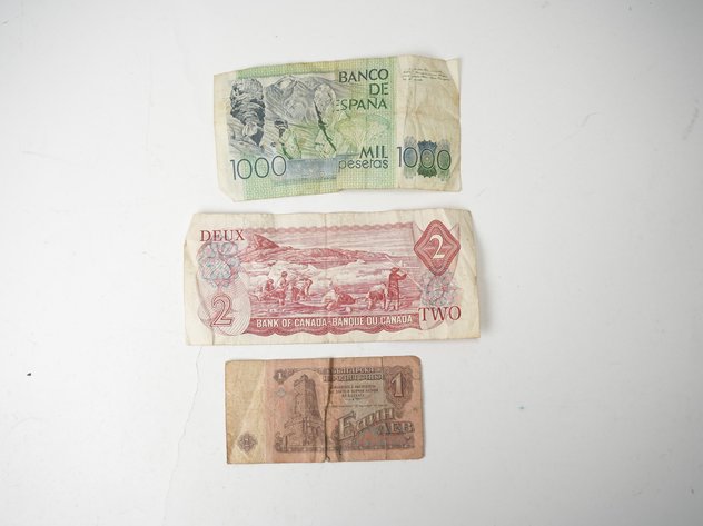 Image for (3) Vintage International Paper Currency Notes