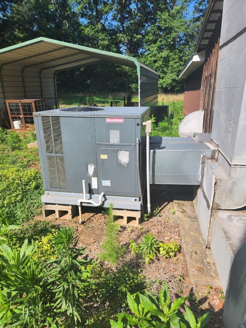 Image for Real Estate of Former Cook's Barbeque